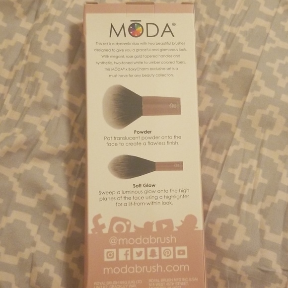 Face Pallette and brush bundle - Picture 5 of 6